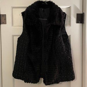 Size Large Ethyl black faux fur vest
